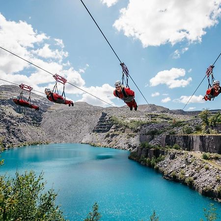 Ranger - Snowdon Cabins Holiday Let Caernarfon Caeathro エクステリア 写真